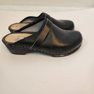 TESSA Black Leather Clogs